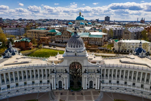 Panorámás Kilátás Nyílik Gyönyörű Építészeti Épületek Megoldások Park Volga Folyó — Stock Fotó