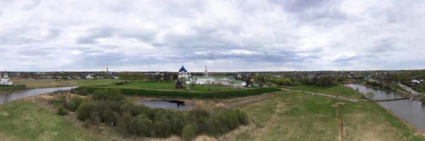 Panoramatický Výhled Historické Centrum Chrámů Klášterů Města Suzdal Dešti Natočené — Stock fotografie