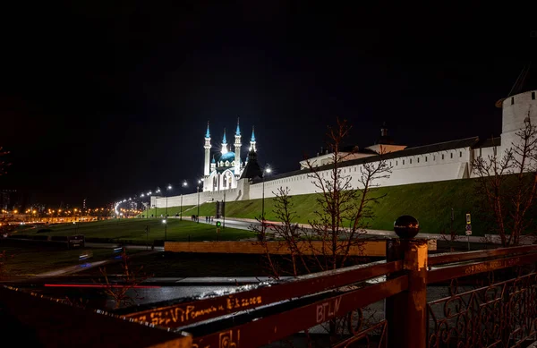 Міські Краєвиди Старих Храмів Кремля Казанського Монастиря Вночі Світлі Ліхтарів — стокове фото