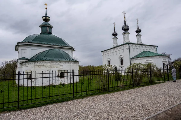 Vistas Cidade Das Antigas Igrejas Kremlin Mosteiro Cidade Suzdal Durante — Fotografia de Stock