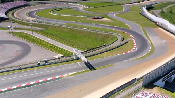 Una Vista Panorámica Del Ódromo Para Correr Coches Deportivos Antes — Vídeo de stock