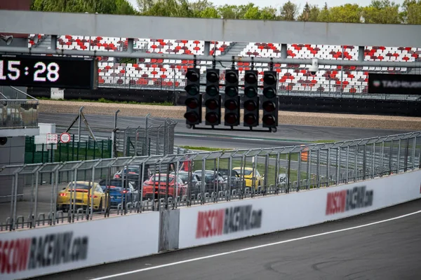 Carreras Coches Deportivos Conducir Largo Pista Alta Velocidad Las Carreras — Foto de Stock