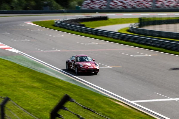 Auto Sportive Corsa Guidano Lungo Pista Alta Velocità Nelle Gare — Foto Stock