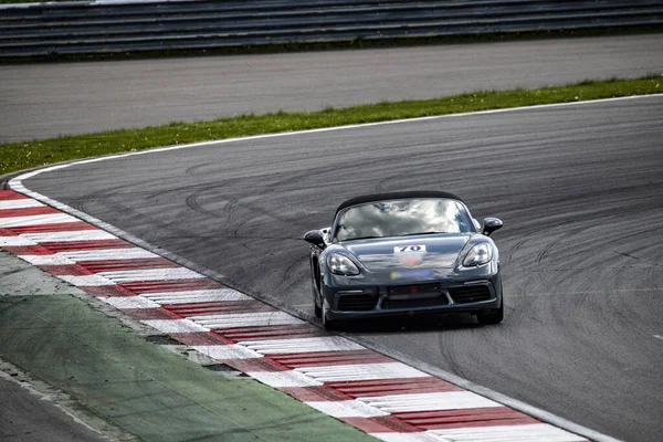 Auto Sportive Corsa Guidano Lungo Pista Alta Velocità Nelle Gare — Foto Stock