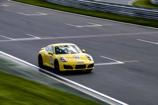 Auto Sportive Corsa Guidano Lungo Pista Alta Velocità Nelle Gare — Foto Stock