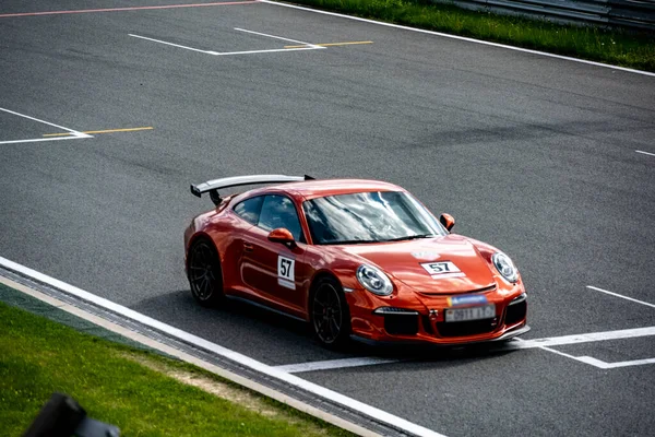 Auto Sportive Corsa Guidano Lungo Pista Alta Velocità Nelle Gare — Foto Stock