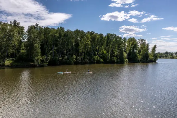 Vista Panorámica Desde Dron Hasta Pueblo Gran Lago Bosque Campos — Foto de Stock