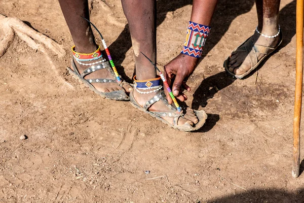 Masai Kabilesinden Insanlar Afrika Safari Için Eşyaları Alıyorlar — Stok fotoğraf