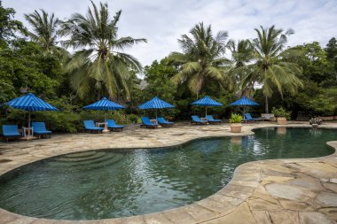 Yerel yaratıcılığın özelliklerini göz önünde bulundurarak antik el emeğinin örnekleri. 