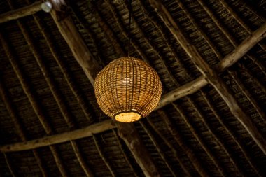 Yerel yaratıcılığın özelliklerini göz önünde bulundurarak antik el emeğinin örnekleri. 