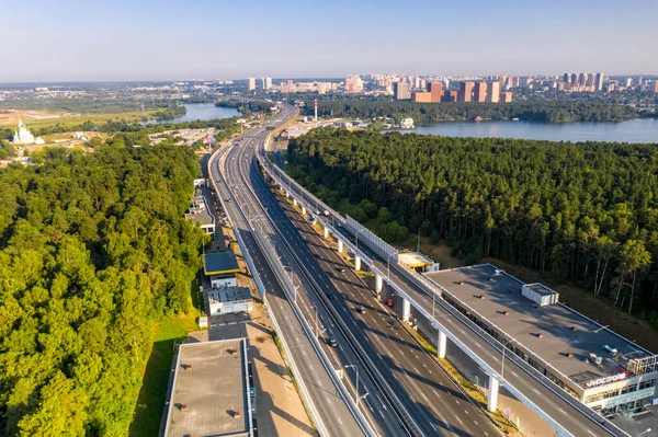 Jonction Gracieuse Des Routes Des Autoroutes Entre Les Forêts Vertes — Photo