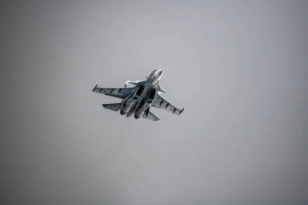 Avion Sport Jaune Dans Les Airs Dessus Aérodrome — Photo