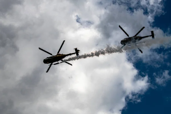 Helicopters Blow Out Stream Smoke Make Complex Figures Flight Background — Stok fotoğraf
