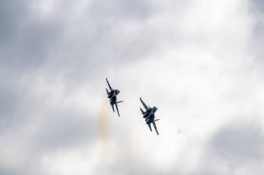 24 Temmuz 2021 'de Zhukovsky' deki MAKS-21 hava sahasında güzel spor uçaklarının gösteri uçuşları