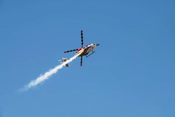 2021 주코프 스키에서 열리는 Maks 쇼에서 전투용 헬리콥터의 — 스톡 사진
