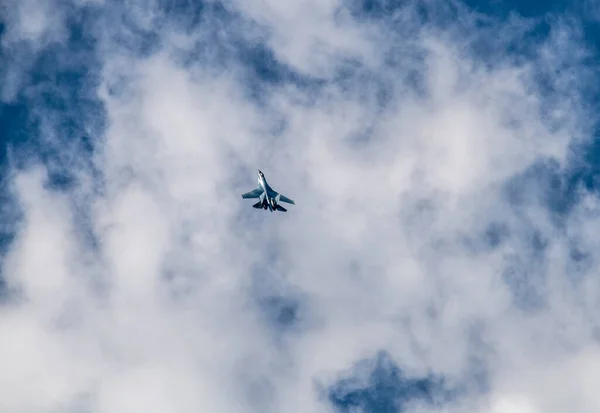 Демонстраційні Групові Польоти Сучасних Бойових Літаків Аерокосмічному Шоу Maks Жуковському — стокове фото