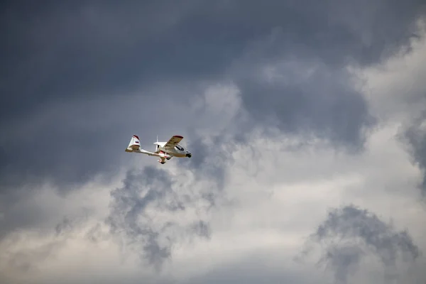 Demonstrationsflygningar Med Vackra Sportflygplan Maks Flyg Och Rymdsalongen Zhukovsky Den — Stockfoto