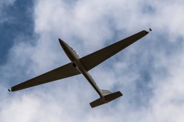 Modern eğitim ve spor uçaklarının Zhukovsky 'deki Max-21 havacılık salonunda uçuş gösterileri