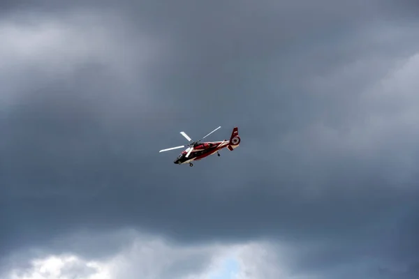 Modern Savaş Helikopterlerinin Gösteri Uçuşları Zhukovsky Deki Max Havacılık Salonunda — Stok fotoğraf