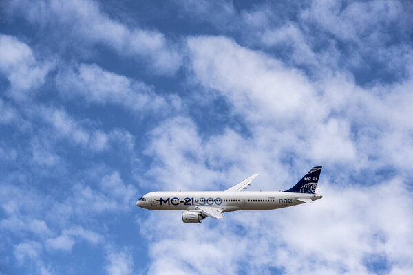 demonstration flights of modern passenger aircraft at the Max-21 aerospace salon in Zhukovsky