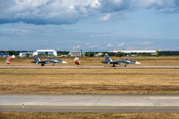 Modern Savaş Uçaklarının Gösteri Uçuşları Zhukovsky Deki Max Havacılık Salonunda — Stok fotoğraf