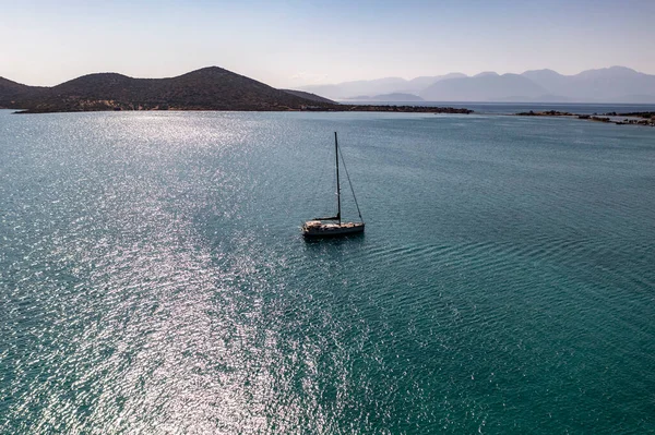 Panoramablick Auf Die Insel Spinalonga Mit Schiffen Und Türkisfarbenem Meer — Stockfoto