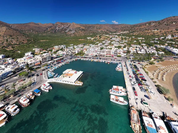 Panoramisch Uitzicht Zee Bergen Schepen Turquoise Water Gefilmd Vanaf Een — Stockfoto