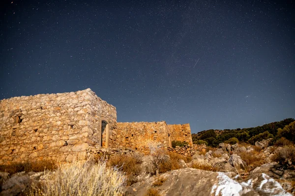 Panoramautsikt Över Gamla Kvarnarna Natten Mot Bakgrund Stjärnhimlen Kreta — Stockfoto