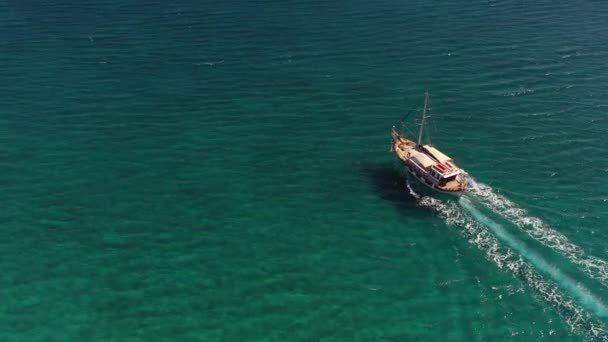 Uma Vista Panorâmica Faixa Costeira Mar Com Ancoragem Navios Filmados — Vídeo de Stock
