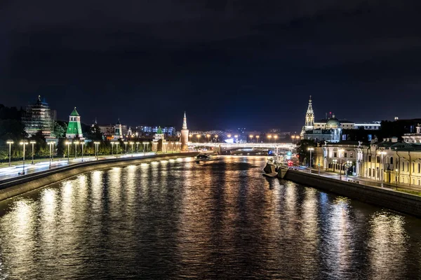 Landschaft Mit Nächtlichen Flusslichtern Die Sich Fluss Widerspiegeln Und Dem — Stockfoto