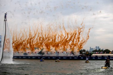 Uluslararası şampiyonada Moskova 'da Krylatskoye' de açık deniz uçağında serbest stil.