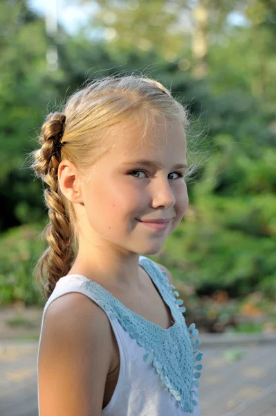 Retrato de bela adolescente close up perfil — Fotografia de Stock