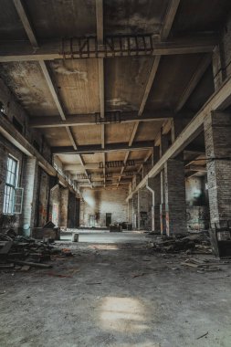 Terk edilmiş ve harap olmuş kömür madeni fabrikası binası. Terk edilmiş ve harap olmuş kömür madeni fabrikası.