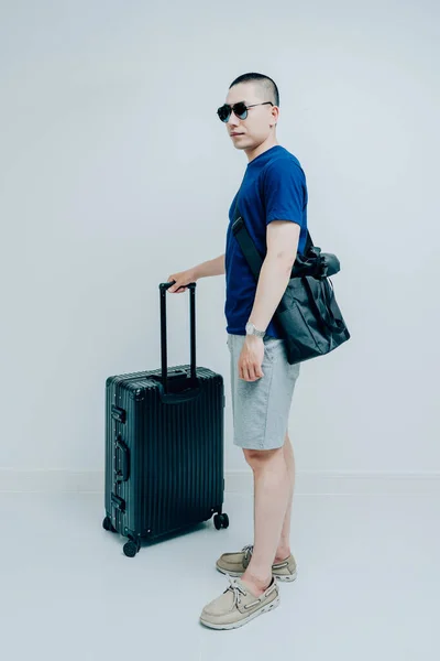 Young Man Dark Blue Shirt Shorts Pulls Suitcase — Stock Photo, Image