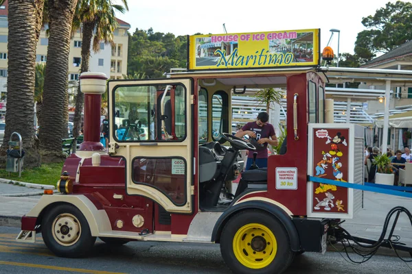 Makarska Chorvatsko Června Turistický Vlak Makarské Chorvatsko Června 2019 — Stock fotografie