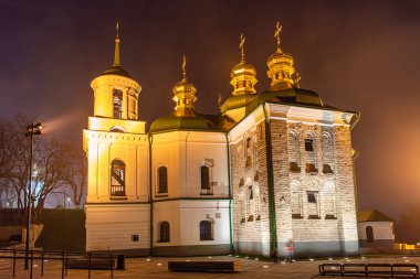 KYIV, UKRAINE - 8 Mart 2020 Ukrayna 'nın Kyiv kentindeki Kurtarıcı Kilisesi. 