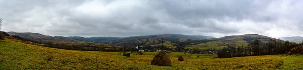 Vista Panorámica Las Montañas Los Cárpatos Finales Otoño Ucrania —  Fotos de Stock