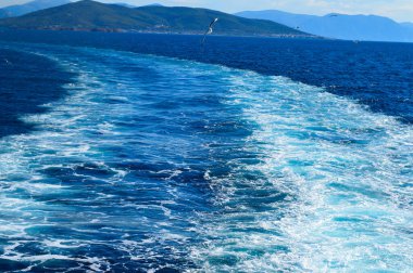 Yunanistan 'da Aegina yakınlarındaki Saronik Körfezi üzerinde deniz manzarası