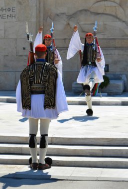 ATİNA, GREECE - 23 Haziran: Atina, Yunanistan 'da 23 Haziran 2017' de parlamento yakınlarındaki Merasim Elit piyade Alanlarının değiştirilmesi. 