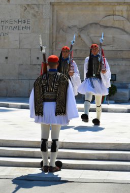 ATİNA, GREECE - 23 Haziran: Atina, Yunanistan 'da 23 Haziran 2017' de parlamento yakınlarındaki Merasim Elit piyade Alanlarının değiştirilmesi. 