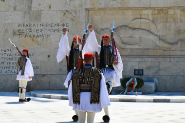ATİNA, GREECE - 23 Haziran: Atina, Yunanistan 'da 23 Haziran 2017' de parlamento yakınlarındaki Merasim Elit piyade Alanlarının değiştirilmesi. 
