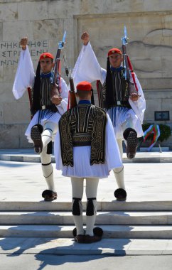 ATİNA, GREECE - 23 Haziran: Atina, Yunanistan 'da 23 Haziran 2017' de parlamento yakınlarındaki Merasim Elit piyade Alanlarının değiştirilmesi. 