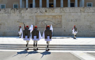 ATİNA, GREECE - 23 Haziran: Atina, Yunanistan 'da 23 Haziran 2017' de parlamento yakınlarındaki Merasim Elit piyade Alanlarının değiştirilmesi. 