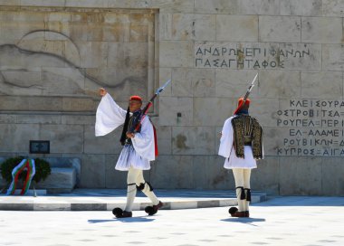 ATİNA, GREECE - 23 Haziran: Atina, Yunanistan 'da 23 Haziran 2017' de parlamento yakınlarındaki Merasim Elit piyade Alanlarının değiştirilmesi. 
