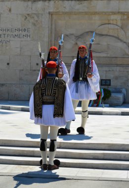 ATİNA, GREECE - 23 Haziran: Atina, Yunanistan 'da 23 Haziran 2017' de parlamento yakınlarındaki Merasim Elit piyade Alanlarının değiştirilmesi. 