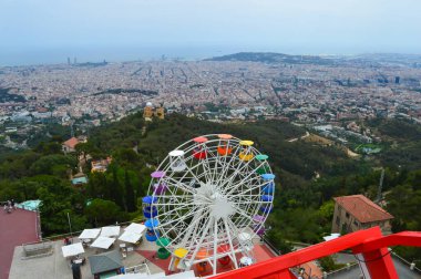 BARCELONA, İspanya - 25 Haziran 2016: Barcelona, İspanya 'daki Tibidabo parkında çekim
