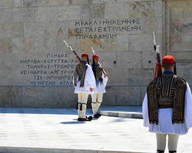 ATİNA, GREECE - 23 Haziran: Atina, Yunanistan 'da 23 Haziran 2017' de parlamento yakınlarındaki Merasim Elit piyade Alanlarının değiştirilmesi. 