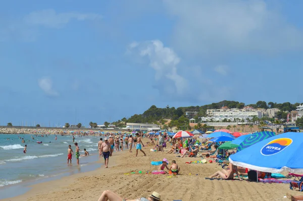 Torredembarra Španělsko Června Pláž Costa Dorada Slunečný Den Června 2016 — Stock fotografie