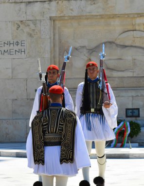 ATİNA, GREECE - 23 Haziran: Atina, Yunanistan 'da 23 Haziran 2017' de parlamento yakınlarındaki Merasim Elit piyade Alanlarının değiştirilmesi. 