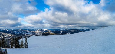 Zakhar Berkut Dağı 'ndan panoramik manzara, Karpat Dağları, Ukrayna. Yatay açık hava çekimi